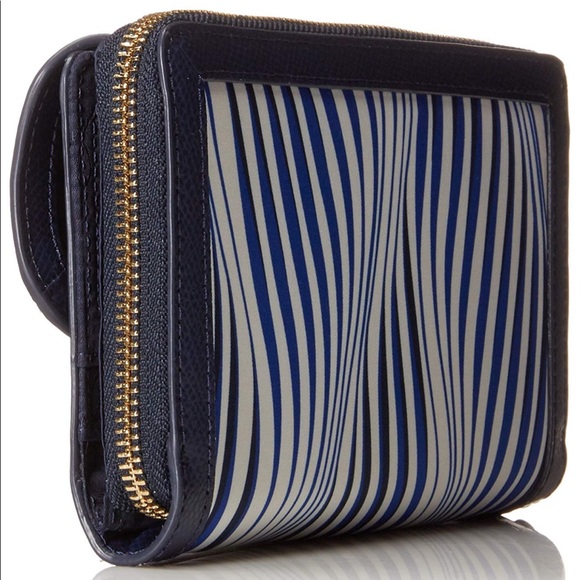 🆕VERA BRADLEY | Ultimate Wristlet - Picture 3 of 5